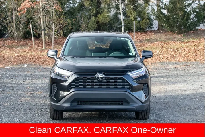 $20695 : Toyota RAV4 2024 LE 4dr SUV image 2