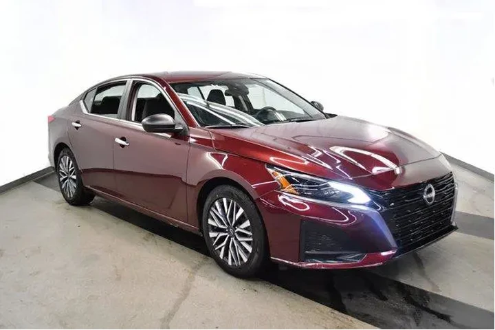 $21994 : Nissan Altima 2025 2.5 SV 4d image 2