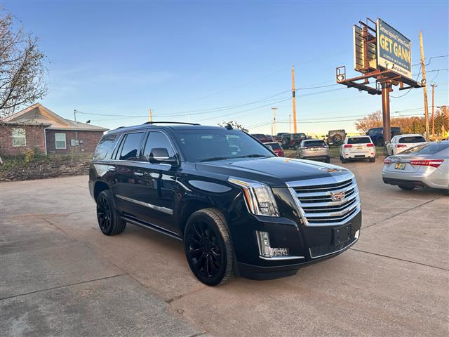 $33695 : 2017 Escalade image 4