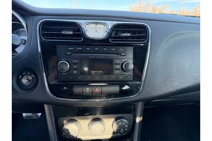 $9500 : Chrysler 200 2012 Touring 2d image 9