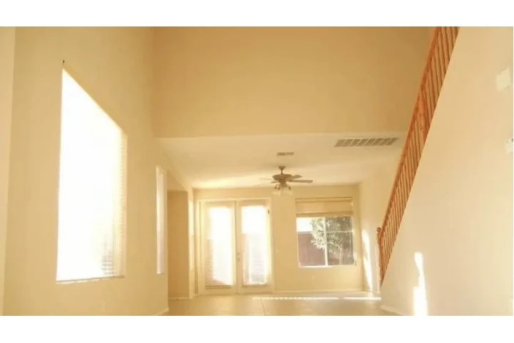 $950 : Lovely modern Spacious home image 2