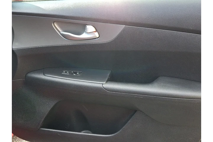 $13994 : Kia Forte 2019 LXS 4dr Sedan image 10