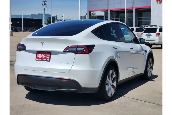 $27880 : Tesla Model Y 2021 AWD Long image 7