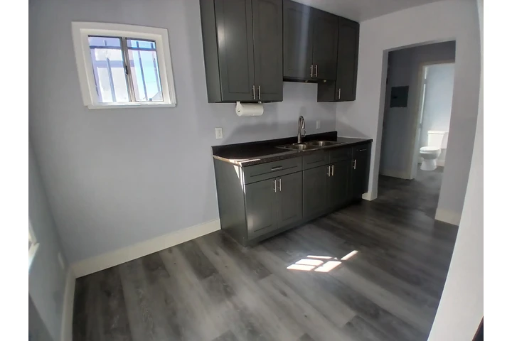 $1850 : Casita 1 rec 1 bano frente a e image 6