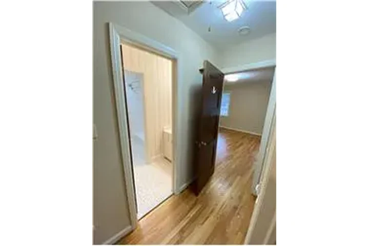 $1600 : Rental property with 2 bedro image 8