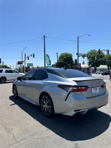 2022 Camry SE Nightshade image 4