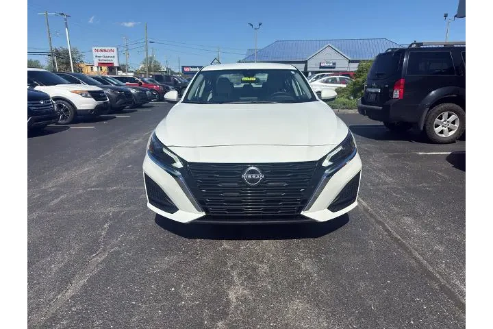 $18995 : Nissan Altima 2023 2.5 SV 4d image 3