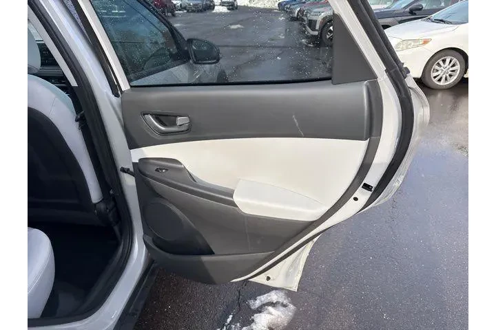 $19495 : Hyundai KONA 2023 AWD SEL 4d image 8