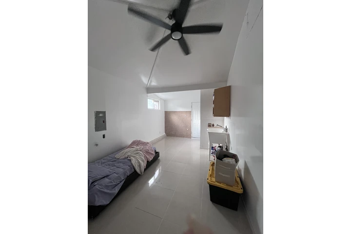 $1350 : Garage convertido en vivienda image 2