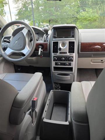 $4000 : 2010 Town and Country LX image 7