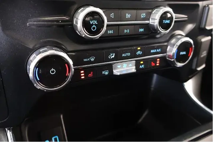 $35475 : Ford F-150 2023 4x4 XLT 4dr image 8