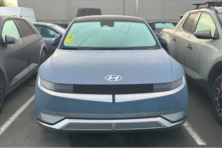 $28990 : Hyundai IONIQ 5 2023 AWD Lim image 5