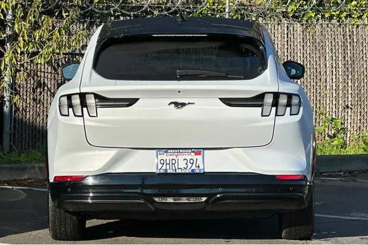 $26888 : Ford Mustang Mach-E 2023 Pre image 8