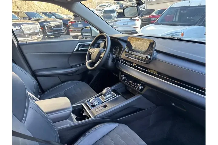 $26988 : Mitsubishi Outlander 2024 AW image 9