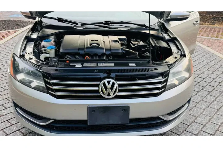 $3600 : 2012 Passat SE image 3