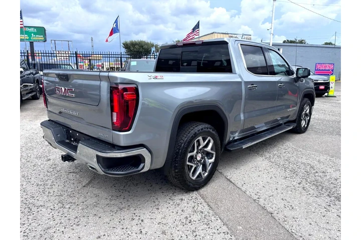 2023 GMC Sierra 1500 SLT Crew image 6