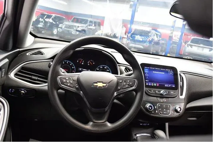 $16994 : Chevrolet Malibu 2024 LT 4dr image 8