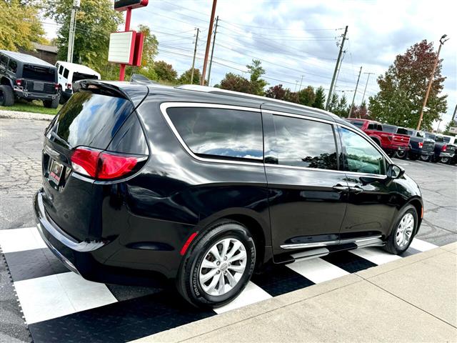 $22491 : 2018 Pacifica Touring L FWD image 8