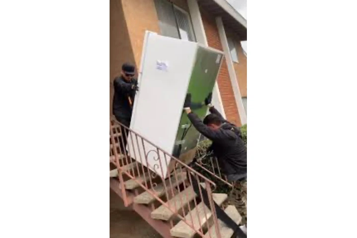 LOWES Delivery DRIVER & HELPER image 4