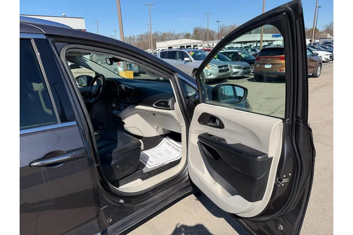 $11450 : 2018 Pacifica Touring L image 8