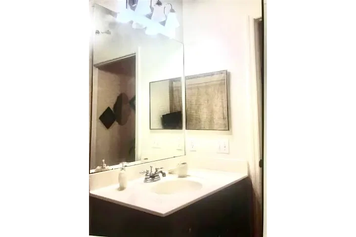 $950 : Cuarto con baño Privado image 6