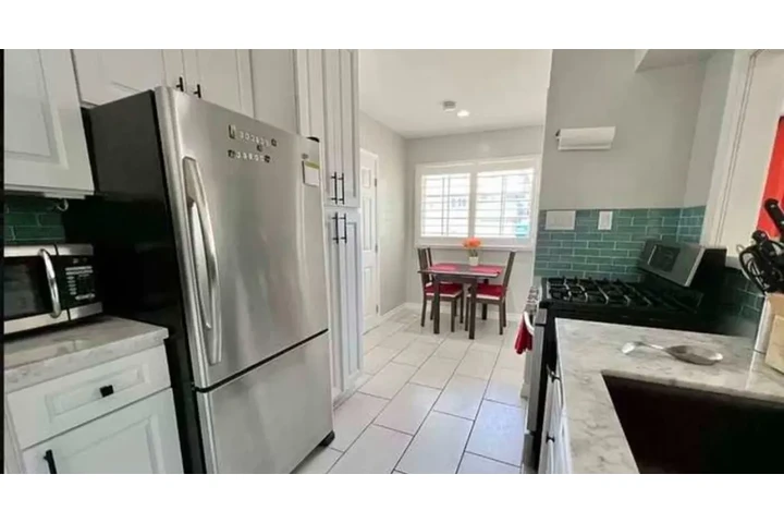 $1900 : 2 Bedroom Home in Los Angeles image 2