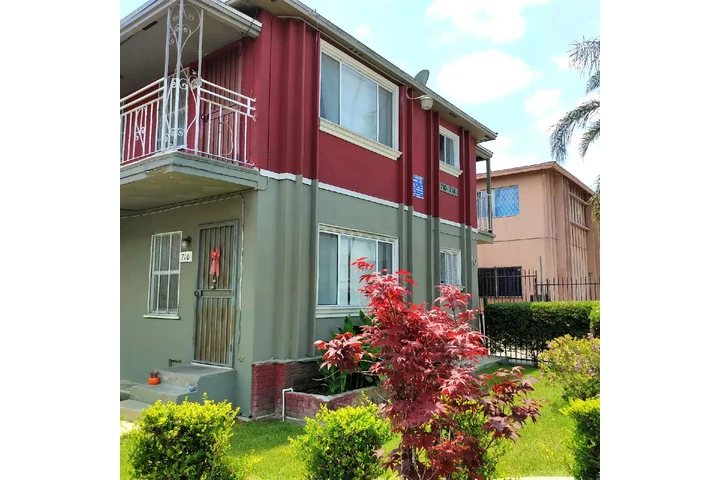 $2150 : Los Angeles - Apt 2 Recamaras image 2