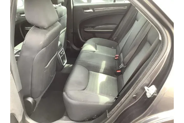 $20900 : Chrysler 300 2021 Touring 4d image 9