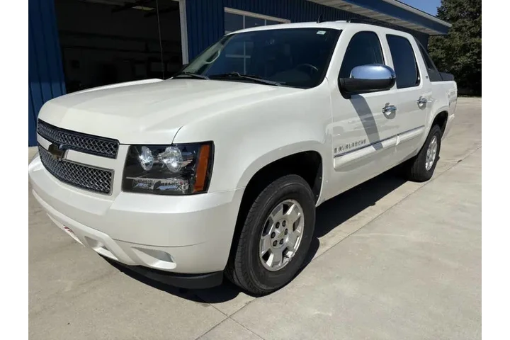 $11990 : 2008 Avalanche LTZ image 3