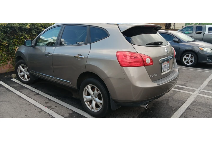 $3900 : 2011 Nissan Rogue automático image 3