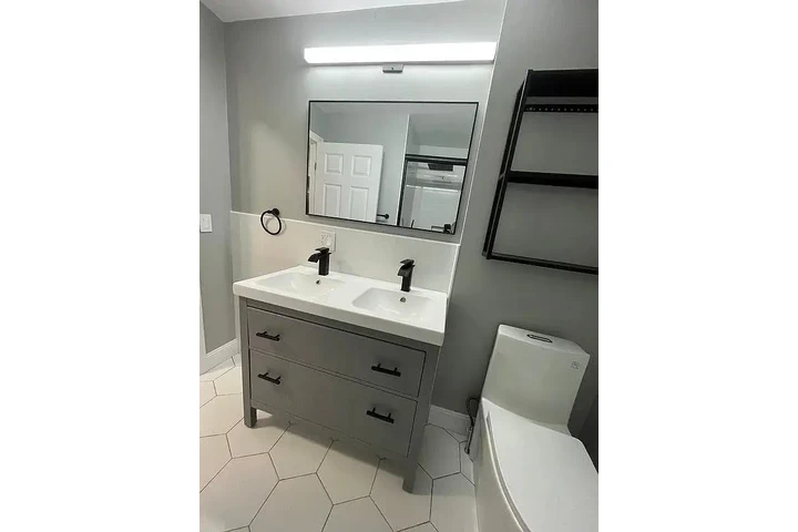 $1300 : Modern 2BR Apartment image 1