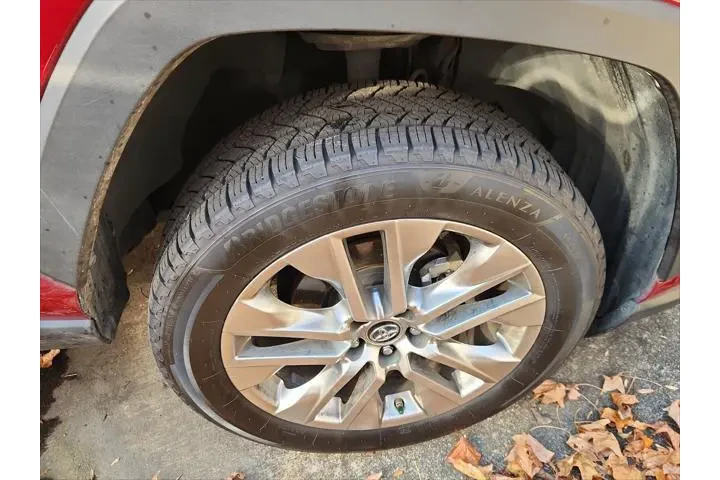 $24503 : Toyota RAV4 2019 XLE Premium image 10