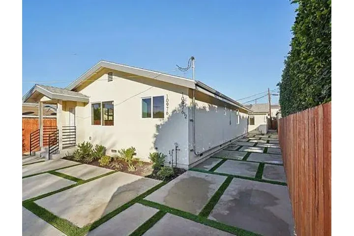 $1450 : 1 bed 1ba Apt in Koreatown image 10