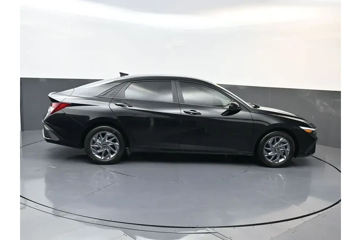 $20889 : Hyundai ELANTRA 2024 SEL 4dr image 2