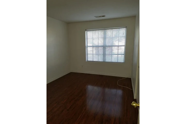 $1200 : North Las Vegas - Listo image 6