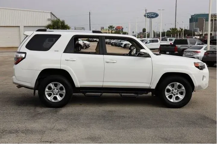 $27928 : Toyota 4Runner 2019 4x2 SR5 image 4