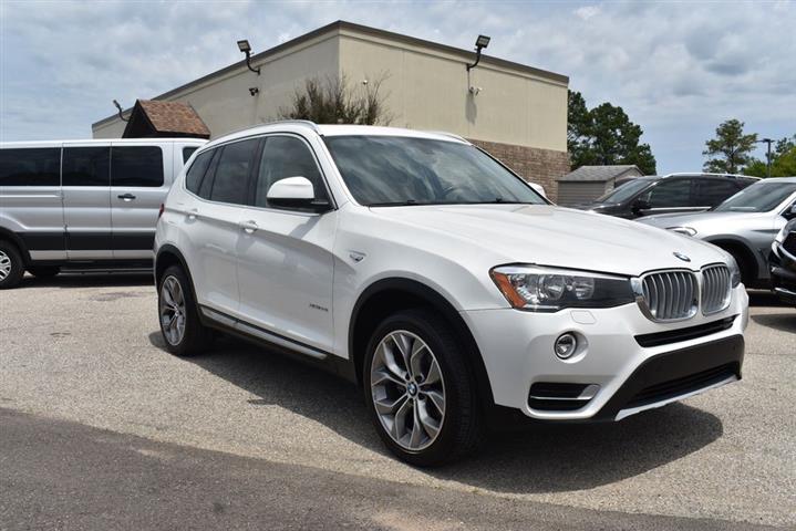 2017 BMW X3 xDrive28i image 2