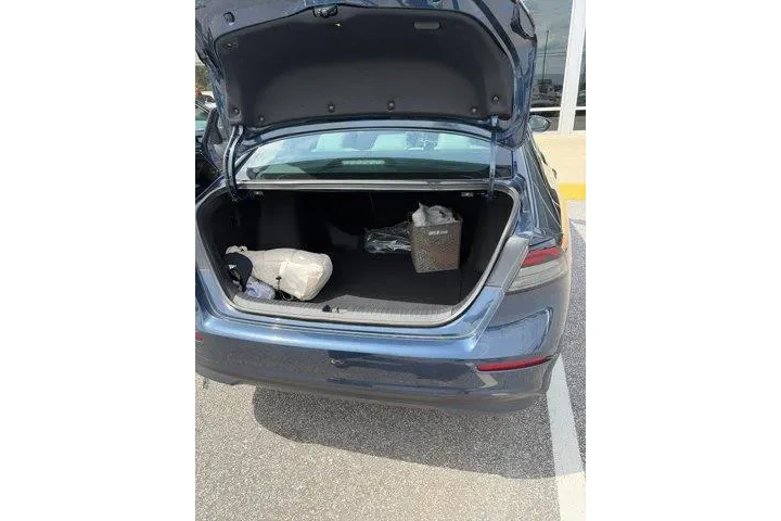 $27931 : Honda Accord 2024 EX 4dr Sed image 3
