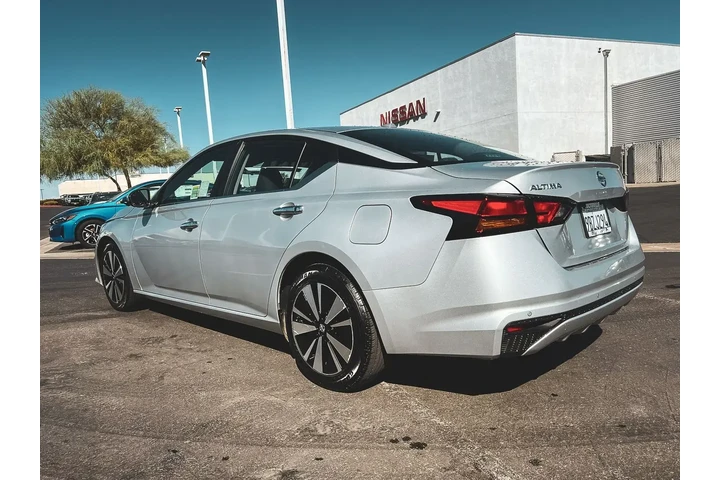 $15917 : Nissan Altima 2022 2.5 SV 4d image 5