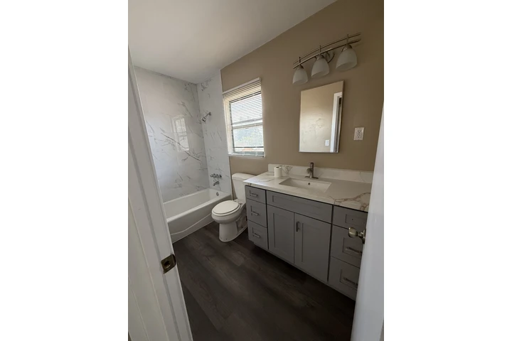 $1650 : Compton -Apt 1Rec / 1 Ban image 3