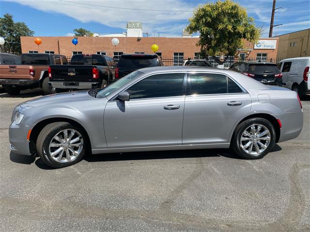 $15488 : 2017 300 Limited, AWD, V6 POW image 3