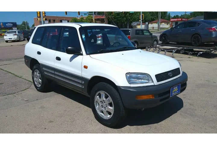 $3999 : 1997 RAV4 image 5