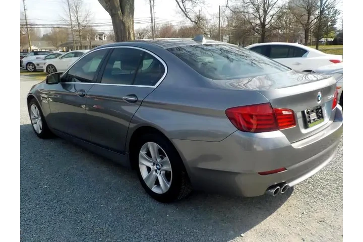 $10206 : 2011 5-Series 528i image 3