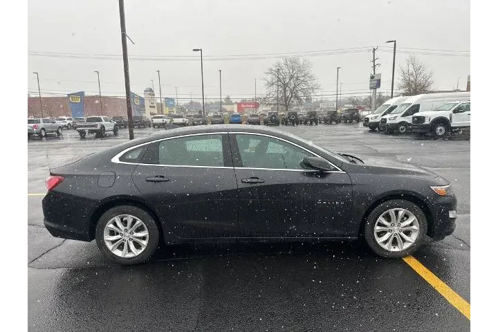 $15081 : Chevrolet Malibu 2022 LT 4dr image 4