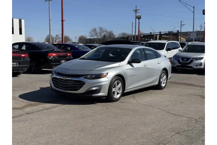 $14450 : 2020 Malibu LS Fleet image 2
