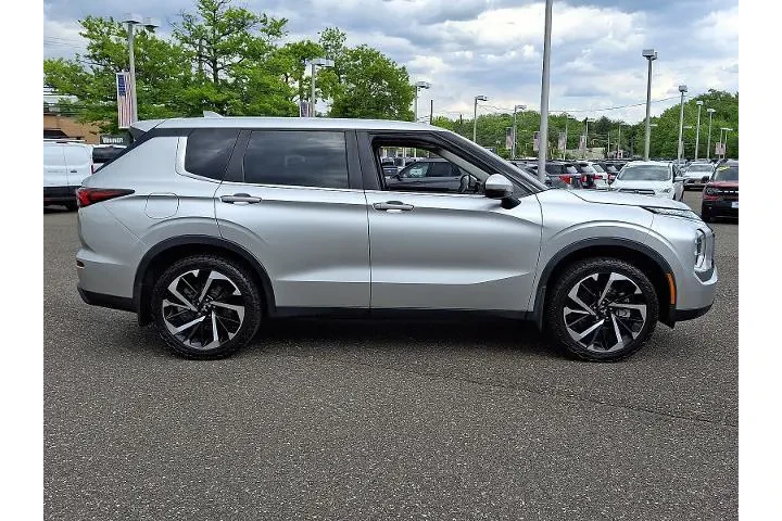 $17688 : Mitsubishi Outlander 2022 ES image 6
