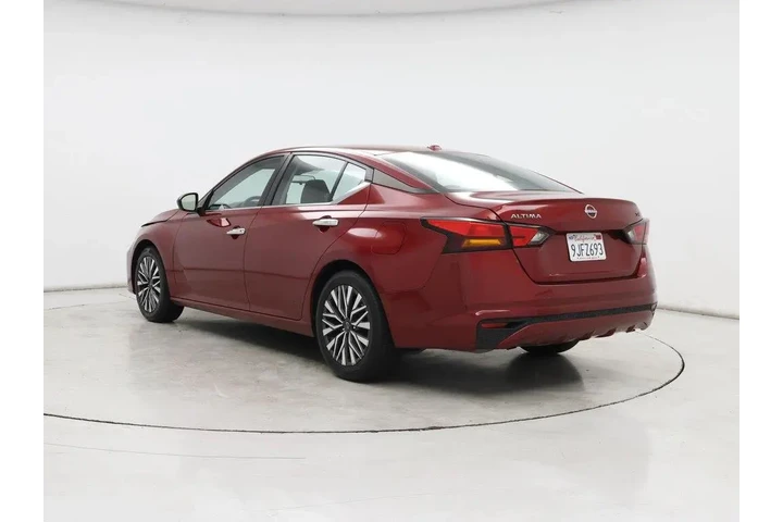 $18998 : Nissan Altima 2024 2.5 SV 4d image 2