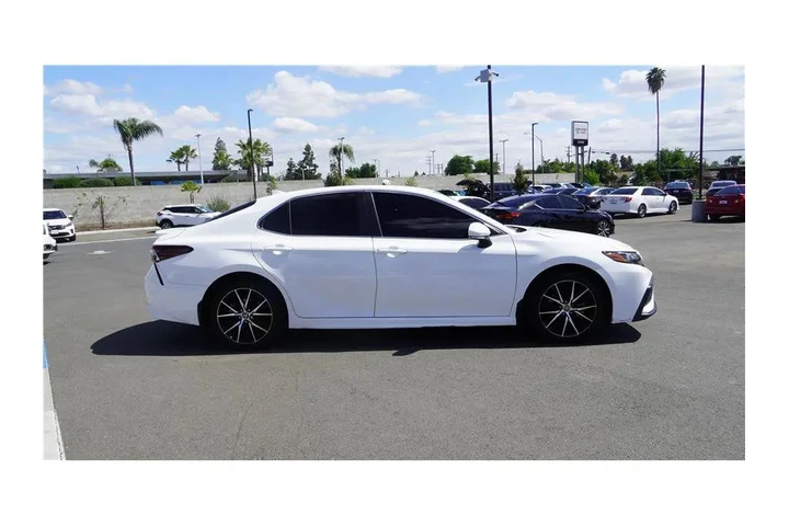 $28984 : 2024 Camry SE Sedan 4D image 5