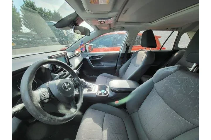 $19762 : Toyota RAV4 2019 AWD XLE 4dr image 10