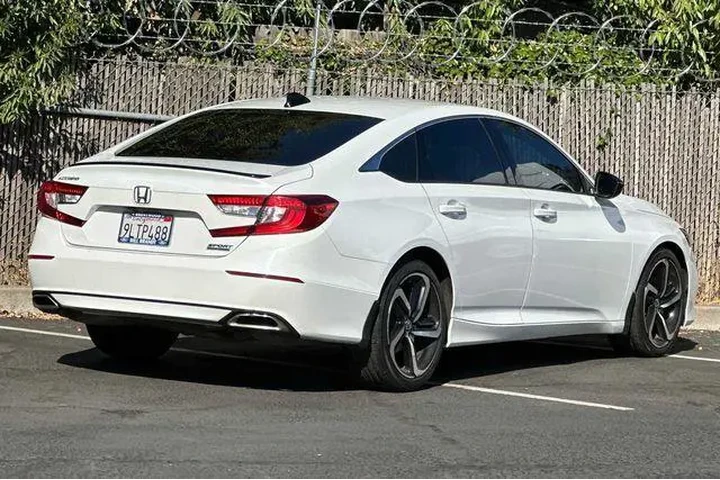 $21086 : Honda Accord 2021 Sport Spec image 3
